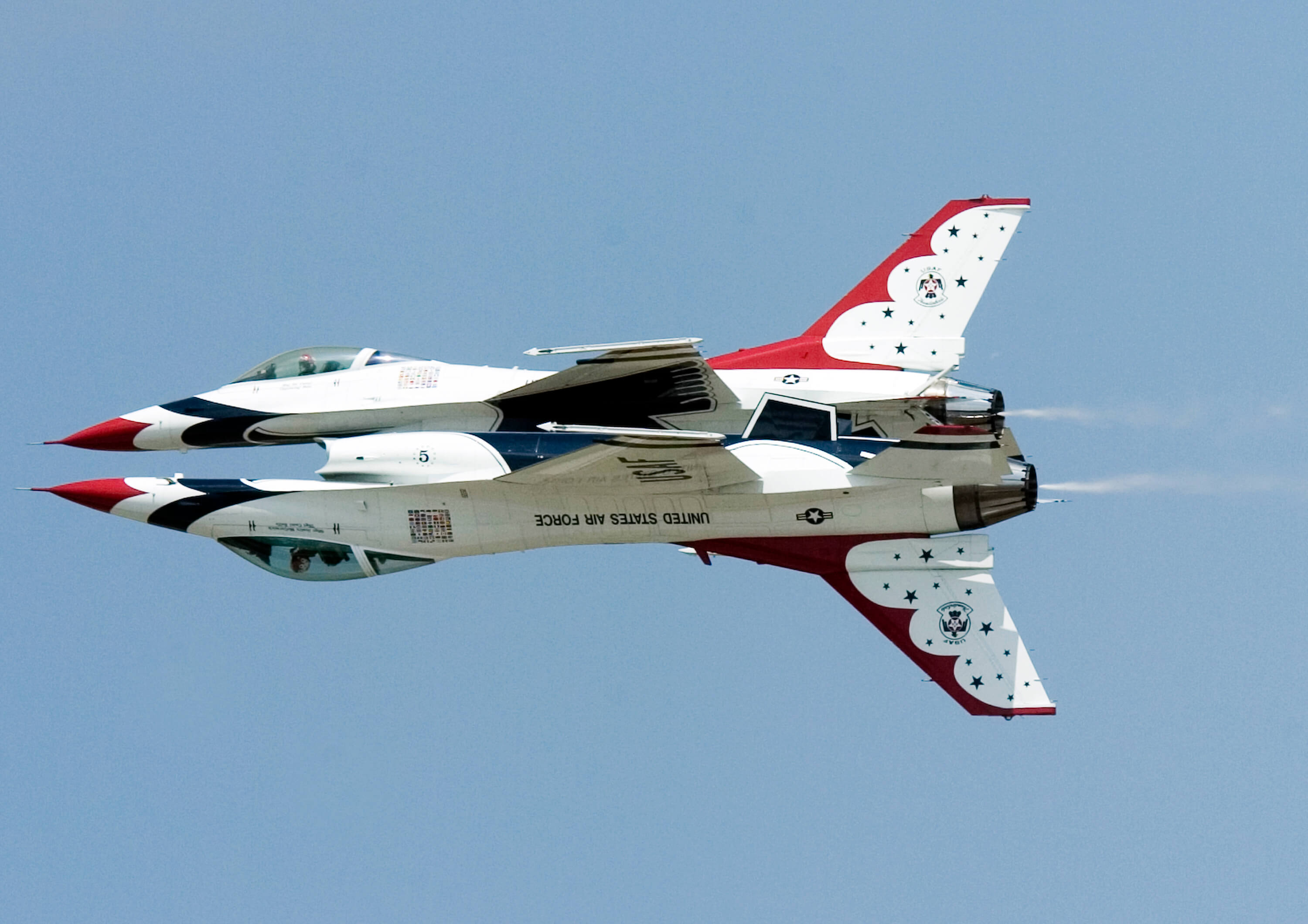 Thunderbirds doing maneuver