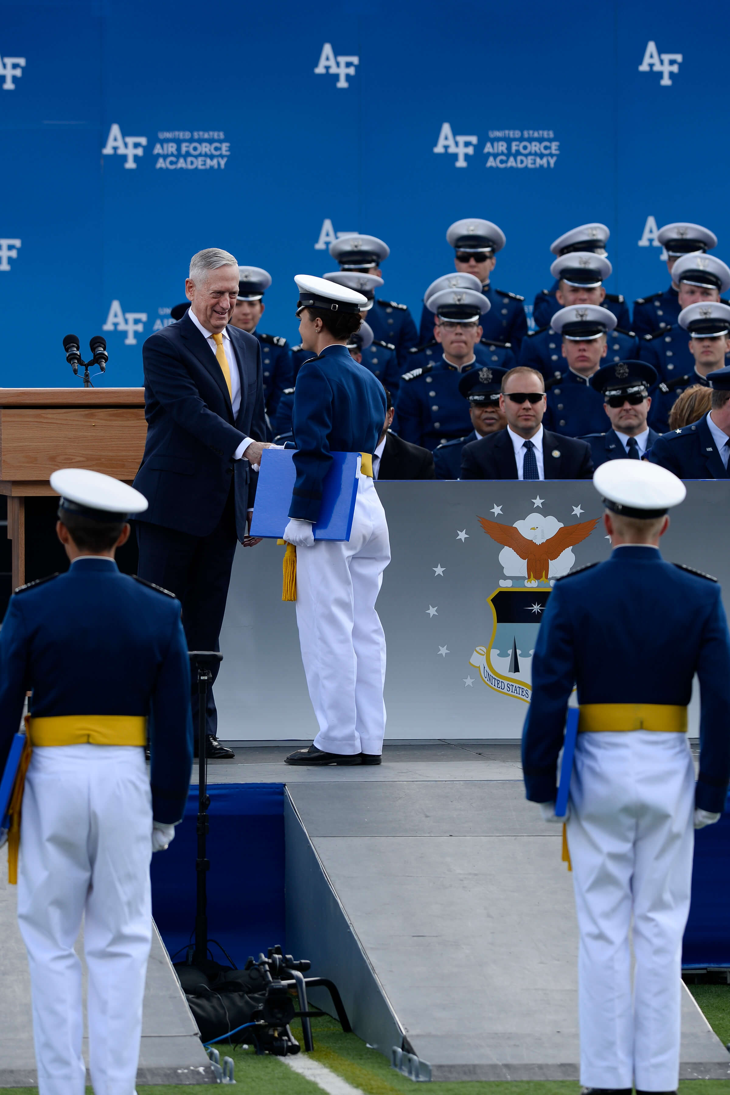 SecDef Mattis shakes hand with cadet at graduation ceremony