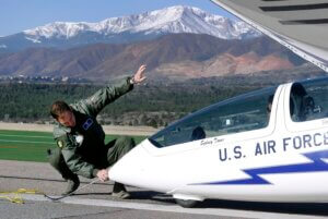 Glider being hooked up to tow rope