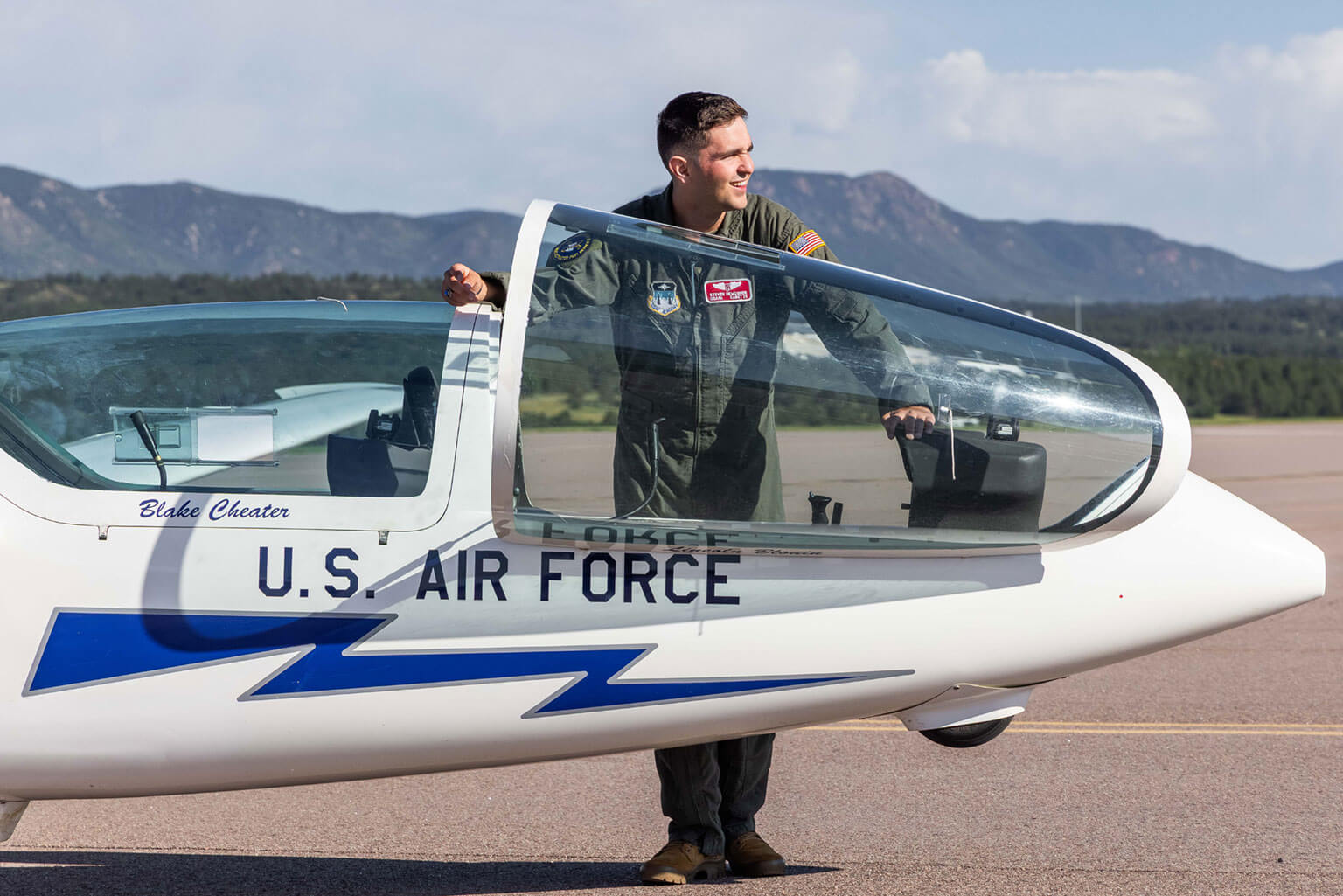 Cadet 1st Class Steven Newcomer, cadet squadron commander for the basic soaring program, prepares a glider for launch, Davis Airfield, U.S. Air Force Academy.