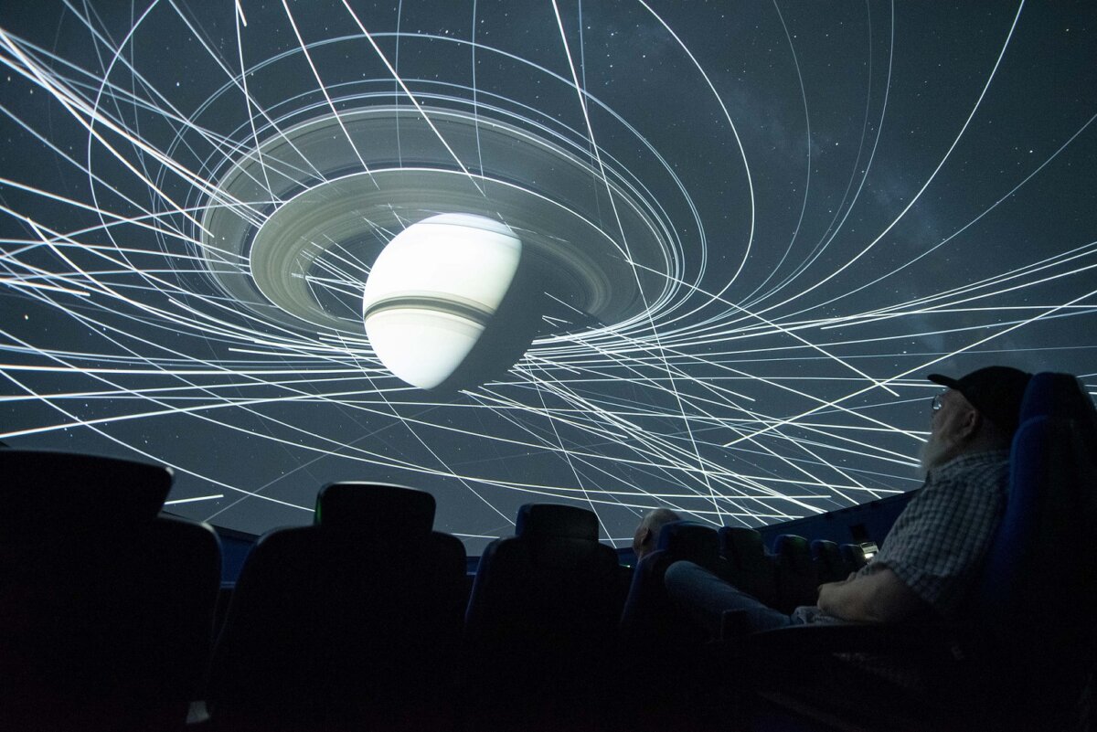 Astronomer fly-through in Planetarium