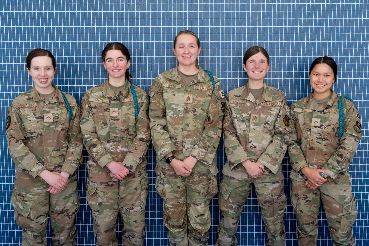 Female cadet club take a group photo.