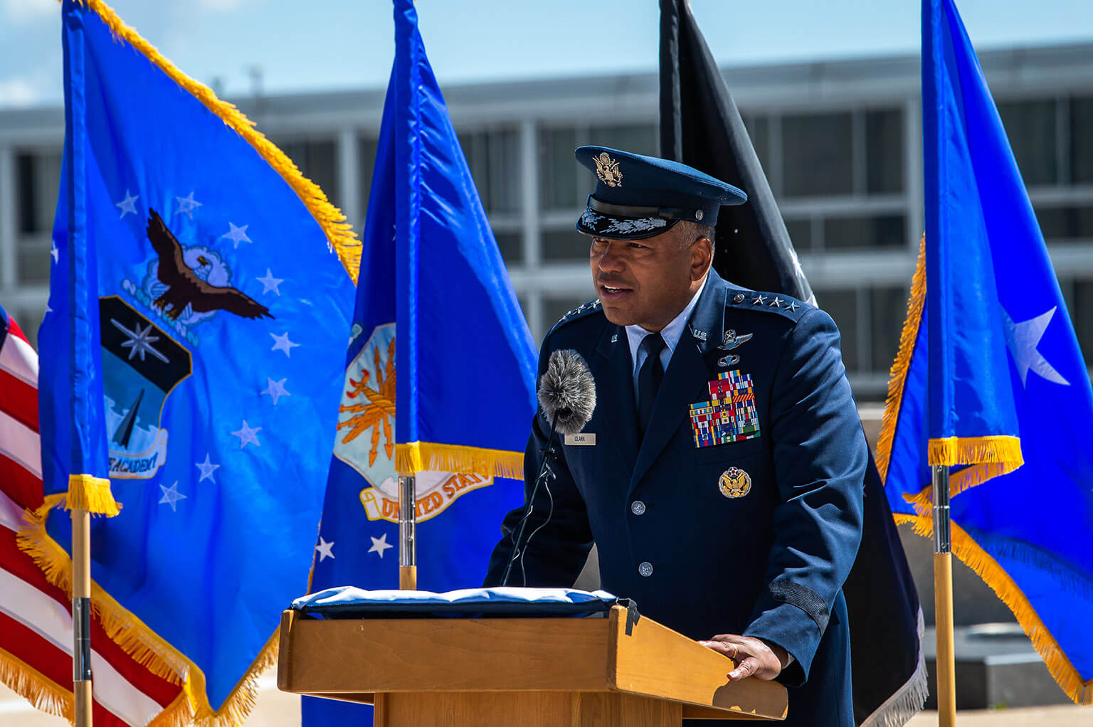 Lt Gen Clark speaking at Aircrew 03 sculpture dedication